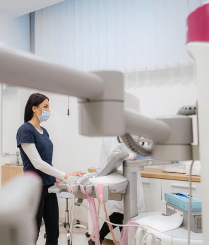 A female mammogram technician conducts a mammogram in the clinic